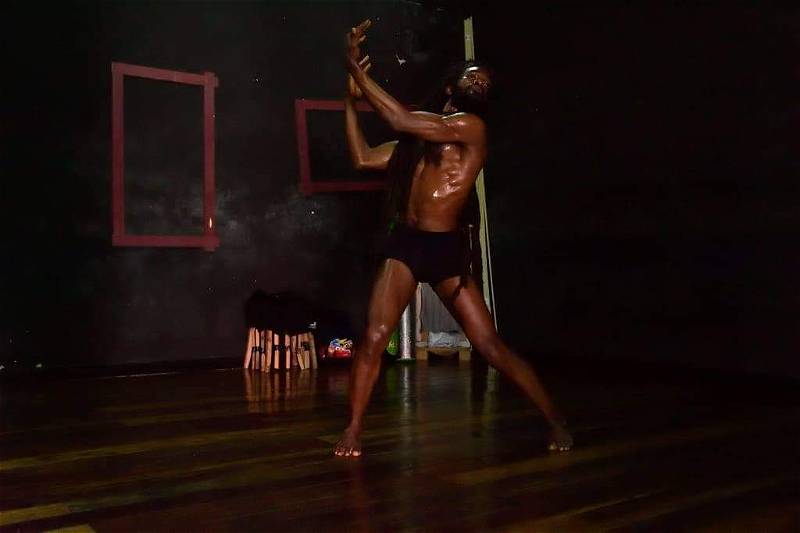 cisne preto - bailarino Nuno Barreto - fotos (de ensaio) de Kuny Mendes .jpg
